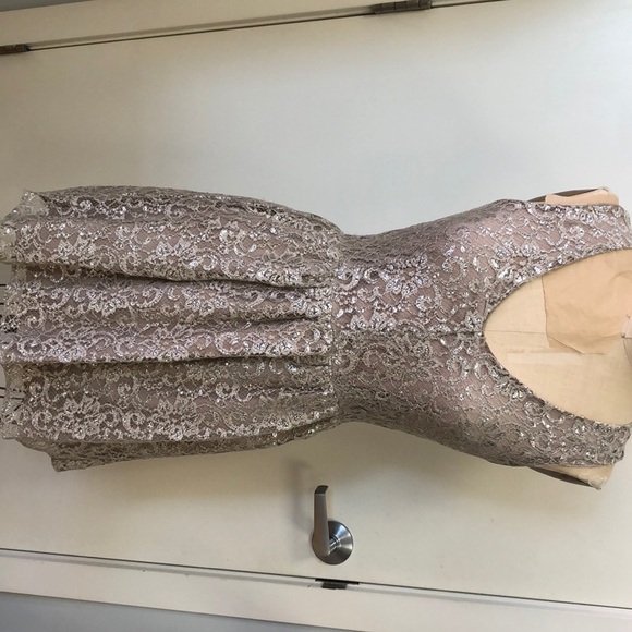 EIGHT SIXTY V NECK SHIMMER DRESS SIZE SMALL - Picture 2 of 6